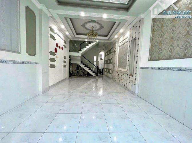 Nhà 2 Lầu Khu Dân Cư Hồng Phát 270m² Giá 13 triệu - Cơ hội hiếm có!