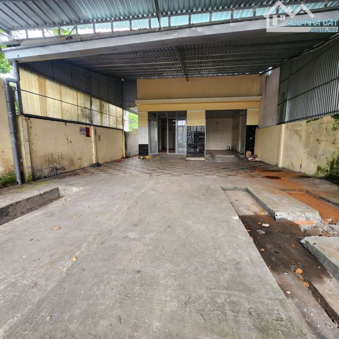 Nhà mặt tiền đường Nguyễn Văn Cừ 216m² giá chỉ 15 triệu - Cơ hội tuyệt vời!