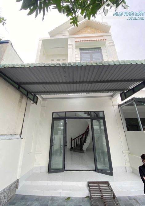 Nhà trệt lầu mới 200m² giá 8 triệu - Cơ hội cho gia đình kinh doanh!