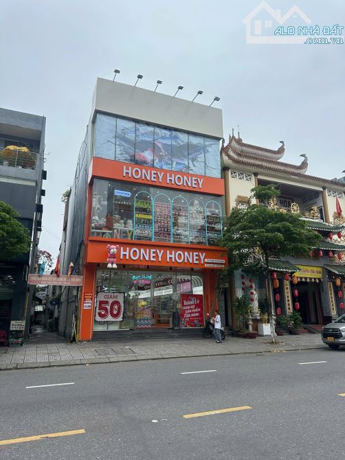 Cho thuê mặt bằng phố thời trang 400m² giá 120 triệu - Cơ hội hiếm có!