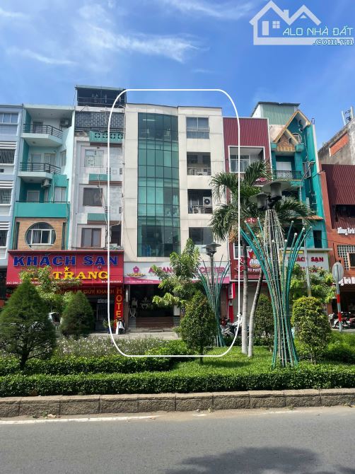 Cho Thuê Tòa Nhà 8x16m giá 150 triệu - Đường Phan Xích Long, Phú Nhuận