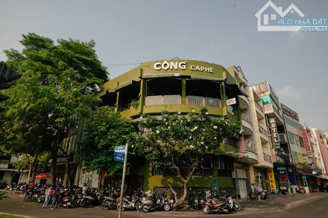 Cho thuê mặt bằng góc 2MT 300m² đường Trường Sa, Phú Nhuận - Cơ hội kinh doanh tuyệt vời!