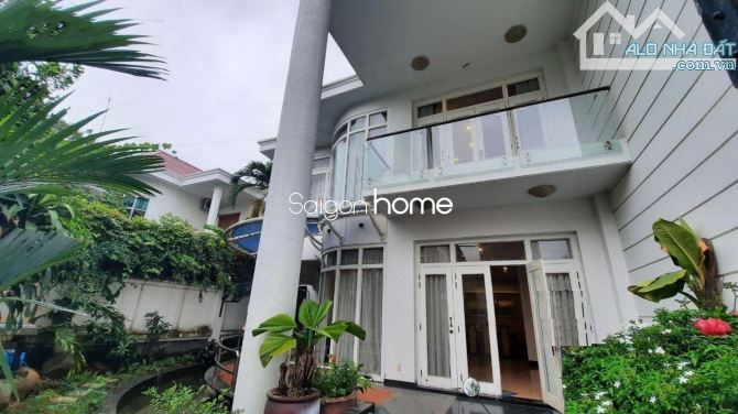 Biệt thự Sân vườn 300m² giá 50 triệu - Đường Trần Não Quận 2