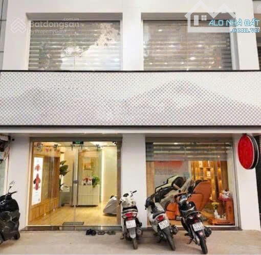 Nhà mặt tiền Trần Hưng Đạo 250m² giá 75 triệu - Cơ hội kinh doanh tốt!