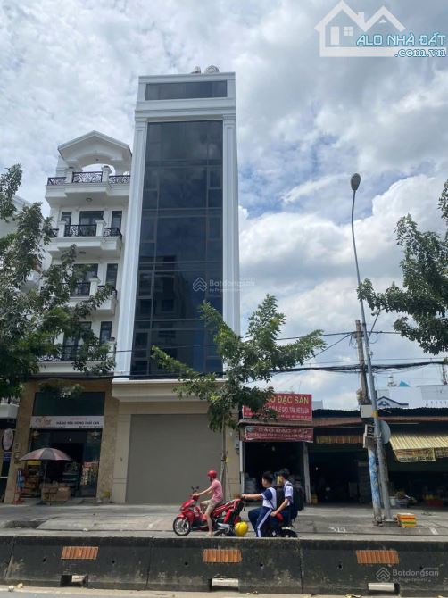 Cho thuê toà nhà VP 600m² giá 60 triệu - Mặt tiền Lê Thị Riêng