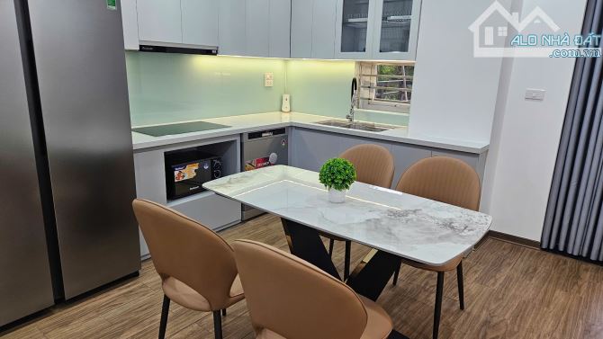 Cho thuê tòa nhà CHDV Trích Sài 100m² giá 140 triệu - Cơ hội hiếm có!