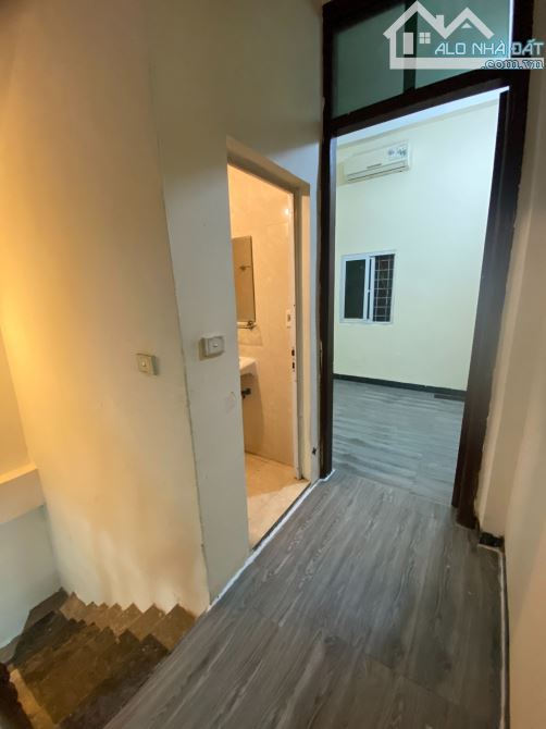 Nhà riêng 3 tầng 37m² Hoàng Quốc Việt giá 11.5 triệu - Cơ hội hiếm có!