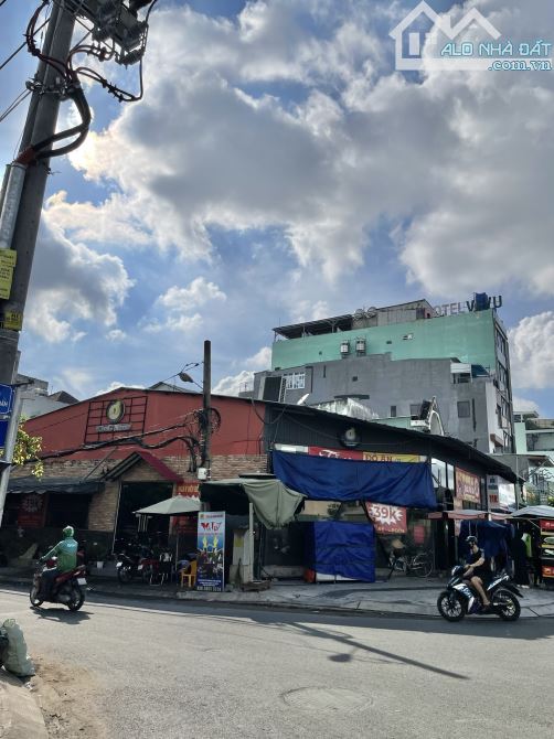 Cho thuê mặt bằng góc 300m² tại Dương Quảng Hàm, Gò Vấp - Cơ hội kinh doanh tuyệt vời!