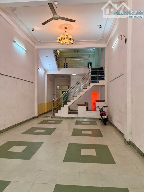 Bán toà nhà 5 tầng MT đường Nguyễn Đức Trung 100m² giá 10,5 tỷ - Cơ hội đầu tư hấp dẫn!