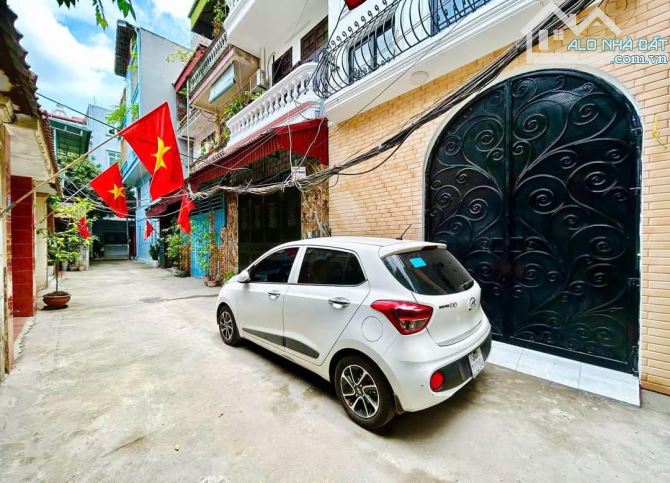 Nhà nguyên căn 53m² đường Nguyễn Sơn, 4 tầng, 4PN, giá 12 triệu - Cơ hội hiếm có!