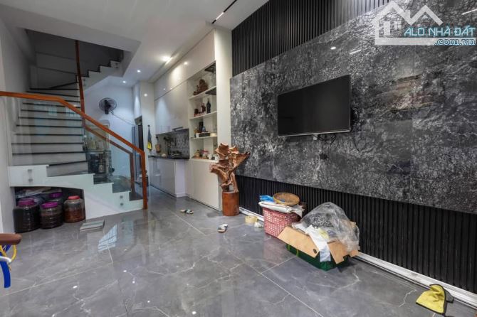 Nhà cho thuê văn phòng Thạch Bàn 38m² giá 10 triệu - Cơ hội hiếm có!