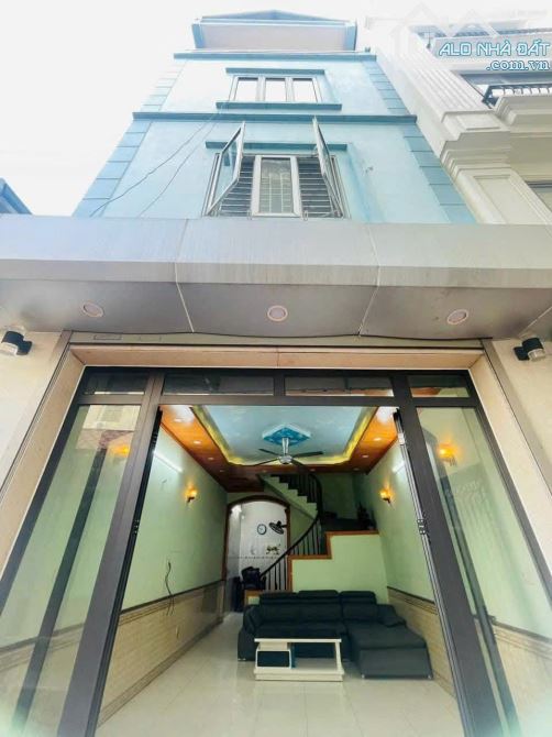 Nhà cho thuê phố Tư Đình Long Biên 31m² giá 9 triệu - Ô tô đỗ cửa, full nội thất!