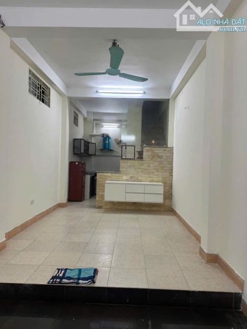 Cho thuê nhà phố Ngọc Thụy 30m² giá 6 triệu - Ô tô đỗ cửa, nội thất đầy đủ!