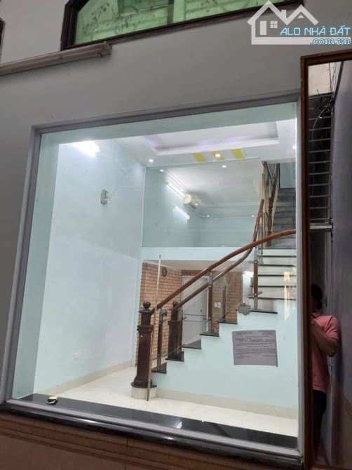Nhà phố Tư Đình 33m² giá 10 triệu - Đầy đủ nội thất, ô tô đỗ cửa!