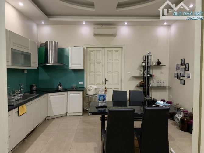 Nhà cho thuê 60m² phố Nguyễn Phúc Lai giá 18 triệu - Ô tô vào nhà thoải mái!