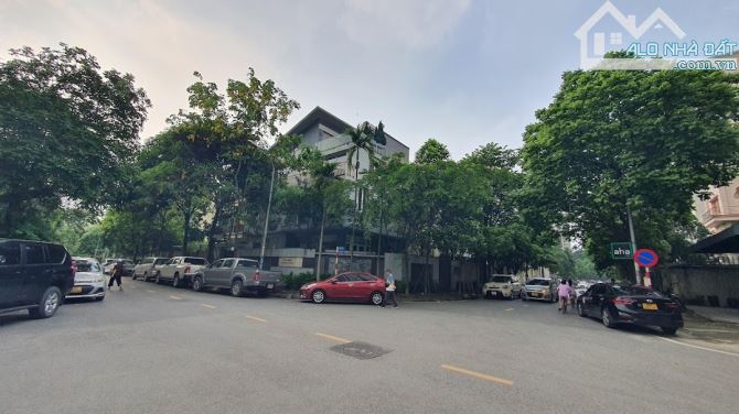 Biệt thự Dịch Vọng 252m² giá 100 triệu - Cơ hội hiếm có!