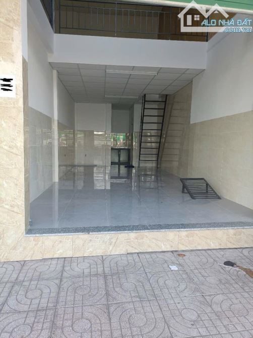 Nhà mặt tiền 3/2, Ninh Kiều 70m² giá 10,5 triệu - Cơ hội không thể bỏ lỡ!