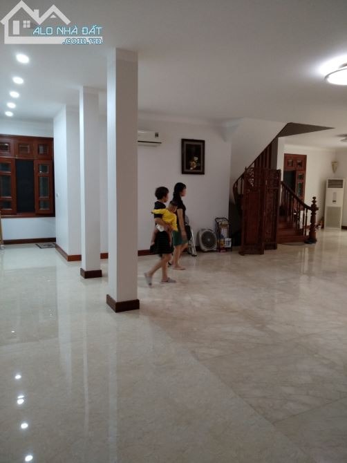 Biệt thự cho thuê 280m² tại Dịch Vọng, Cầu Giấy - Cơ hội hiếm có!