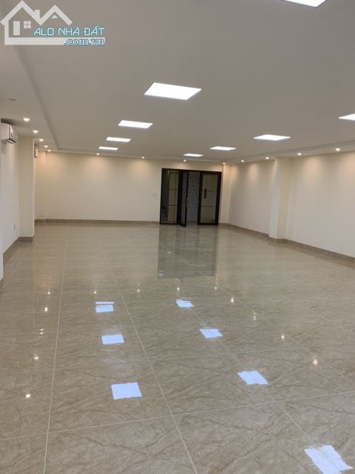 Nhà mặt phố Phạm Tuấn Tài 195m² giá 190 triệu - Cơ hội hiếm có!