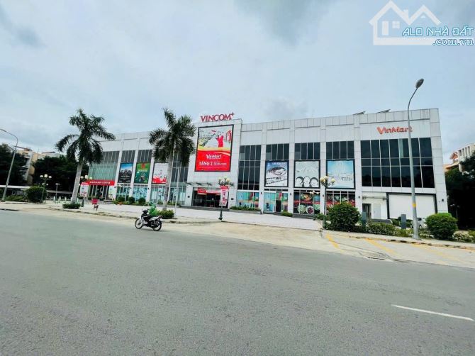 Cho thuê nhà mặt tiền 190m² Trần Trọng Cung Quận 7 - Cơ hội hiếm có!