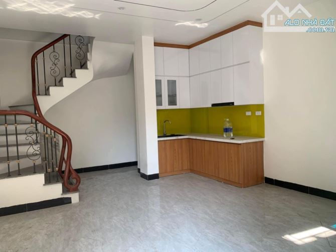 Nhà riêng cho thuê 33m² ở Long Biên giá 5 triệu - Cơ hội tốt