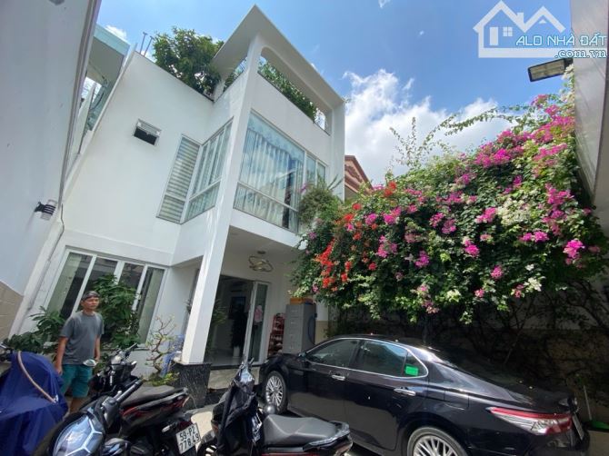 Biệt thự mặt tiền Bàu Cát 200m² giá 38 tỷ - Cơ hội đầu tư hiếm có!