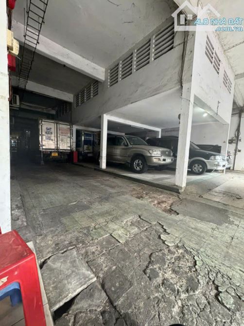 Cho thuê 4,800 m² tòa nhà 4 tầng gần chợ Bến Thành, Q1 - Cơ hội đầu tư hấp dẫn!