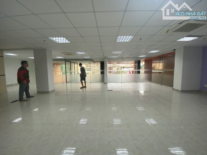 Văn Phòng Cho Thuê 180m² - Nguyễn Văn Trỗi, Phú Nhuận - Cơ Hội Hiếm Có!