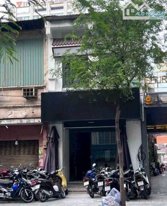 Nhà mặt tiền 4x18m giá 55 triệu tại Quận 1 - Cơ hội kinh doanh hấp dẫn!