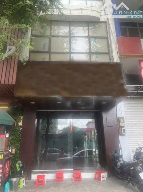 Nhà mặt tiền 280m² giá 60 triệu - Cơ hội hiếm tại Quận 10!