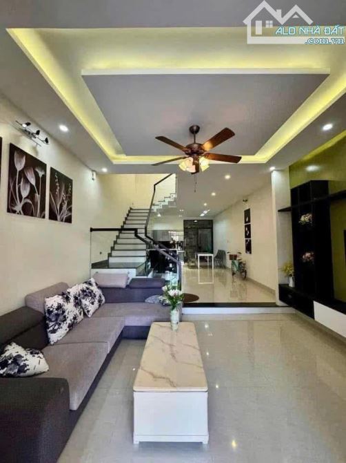 Nhà 3 tầng Đoàn Khuê 100m² giá 20 triệu - Cơ hội kinh doanh tuyệt vời!
