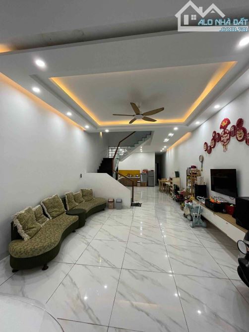 Nhà mặt tiền Nguyễn Tất Thành 120m² giá 18 triệu - View biển tuyệt đẹp!