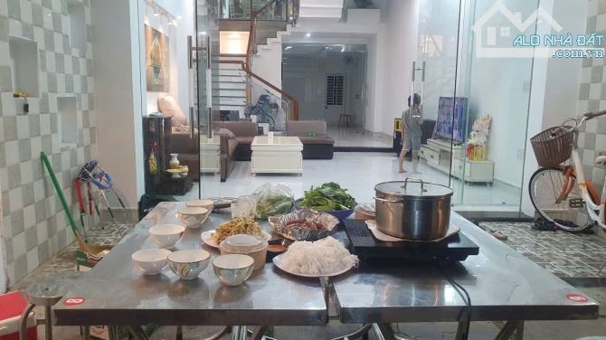 Cho thuê nhà 3 tầng 100m² đường Trần Tử Bình - Cơ hội hiếm có!