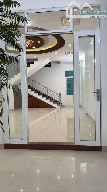 Nhà 3 tầng cho thuê 133m² Đường Lê Thị Xuyến - Cơ hội vàng tại Thanh Khê!