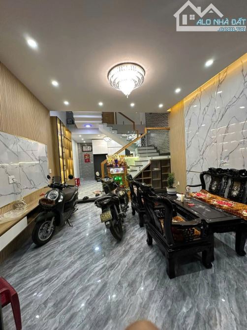 Cho thuê nhà 3 tầng 100m² Đường Hồ Đắc Di - Cơ hội hiếm có!