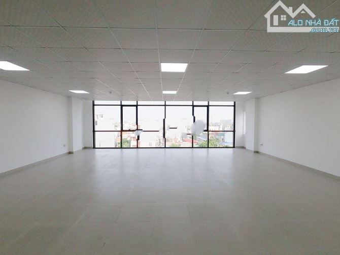 Nhà mặt đường Lê Thánh Tông 140m² giá 99 triệu - Địa điểm kinh doanh lý tưởng!