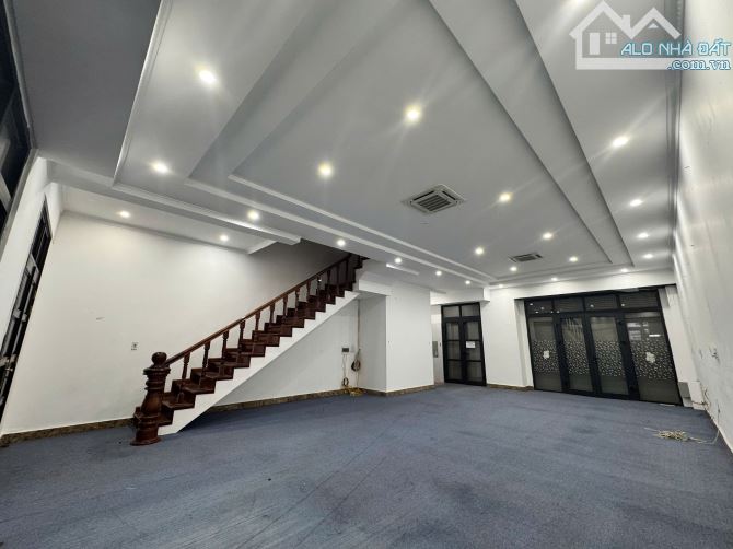 Cho thuê shophouse 105m² mặt đường Bạch Đằng - Cơ hội vàng kinh doanh!