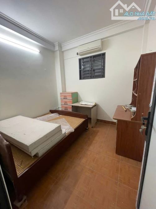 Nhà nguyên căn 34m² tại phố Bồ Đề Long Biên giá 9 triệu - Cơ hội hiếm có!