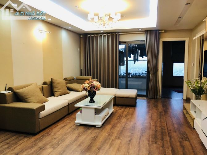 Căn hộ cho thuê 2-4 phòng ngủ Golden West Lê Văn Thiêm giá từ 11 triệu - Cơ hội hiếm