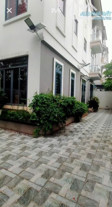 Biệt thự nhà vườn 200m² tại Khu D Geleximco - Cho thuê ngay