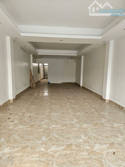 Nhà 6 tầng có thang máy 100m² tại Hoài Đức - Cơ hội kinh doanh lý tưởng!
