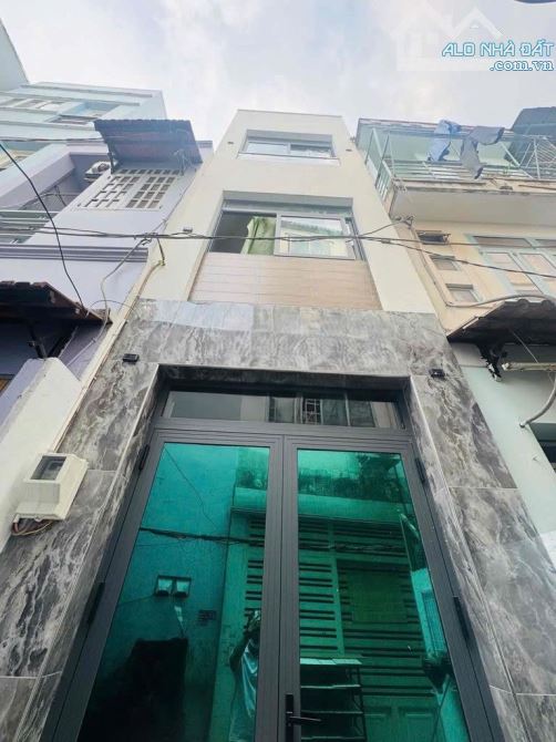 Nhà nguyên căn 30m² Quận 10 giá 15 triệu - An ninh, tiện ích đầy đủ!