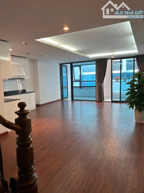 Căn hộ Golden Land 275 Nguyễn Trãi 130m² giá 15 triệu - Sẵn sàng vào ở!