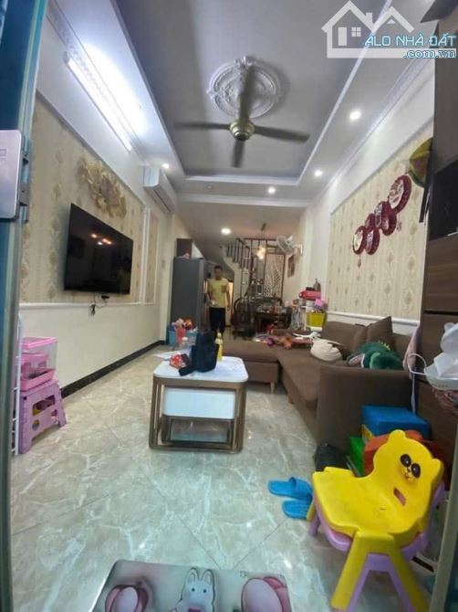 Cho thuê nhà phố Phúc Lợi 35m² giá 8 triệu - Cơ hội hiếm có!