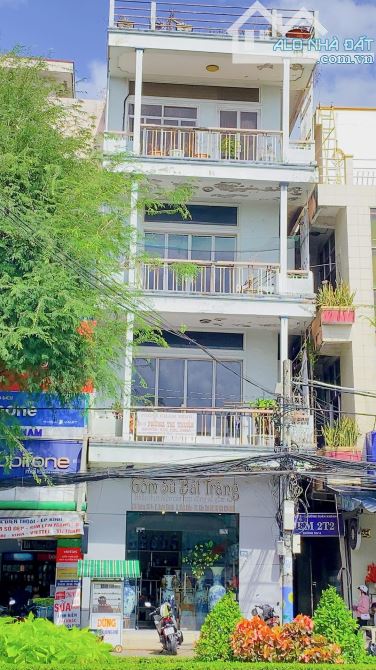 Nhà cho thuê 300m² mặt tiền đường 30/4 Quận Ninh Kiều - Cơ hội hiếm có!