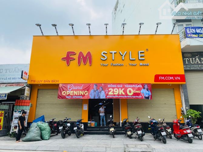 Cho Thuê Mặt Bằng 12x34m Đường Lũy Bán Bích Quận Tân Phú - Cơ Hội Hiếm Có!