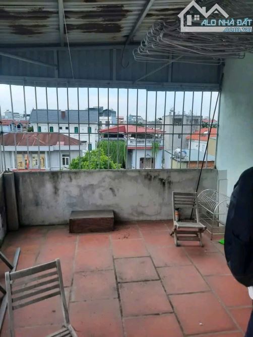 Nhà 3 Tầng 42m² Tổ 13 Thạch Bàn giá 7.5 triệu - Nhận nhà ngay!