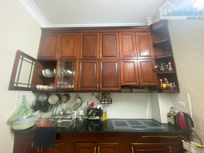 Nhà nguyên căn Phố Bồ Đề 32m² giá 8 triệu - Cơ hội hiếm có cho hộ gia đình!