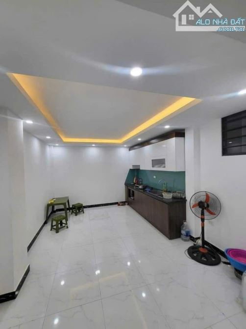Cho thuê nhà phố Ngọc Trì 34m² giá 10 triệu - Nhà mới, tiện ích đầy đủ!