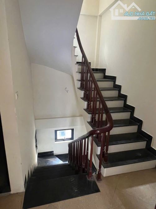 Nhà phố Tư Đình 34m² giá 8 triệu - Ô tô đỗ cửa, kinh doanh thuận lợi!